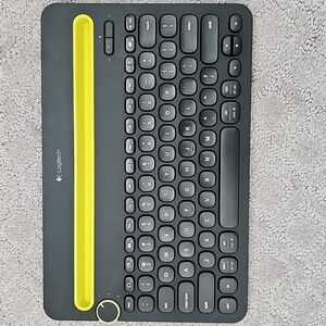 Black Logitech K480 Bluetooth Multi-Device Keyboard